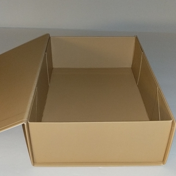 π Michael Kors π Magnetic Gift Box Storage Holiday MK π - Picture 5 of 7